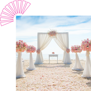 Altar de novios en una playa